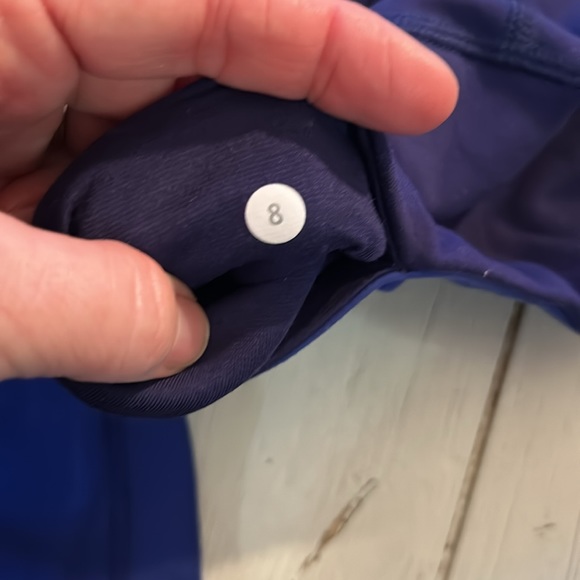 Lululemon reversible capris size 8 - Picture 5 of 5